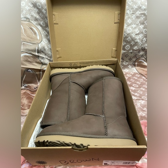 Brown Classic Short Ugg Boot - Picture 7 of 8